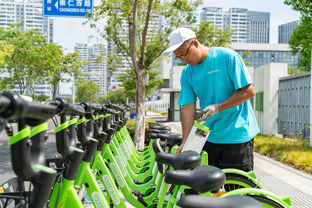 換電維?！伴W電俠”：守護城市“綠色脈動”